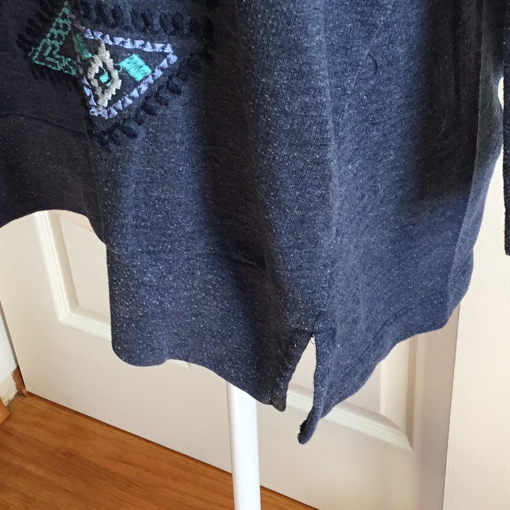 Denim blue colored top with embroidered shapes of aqua and gray Size L - Picture 3 of 6
